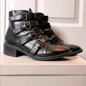 A . NEW . DAY BLACK BOOTIES SIZE 8 1/2